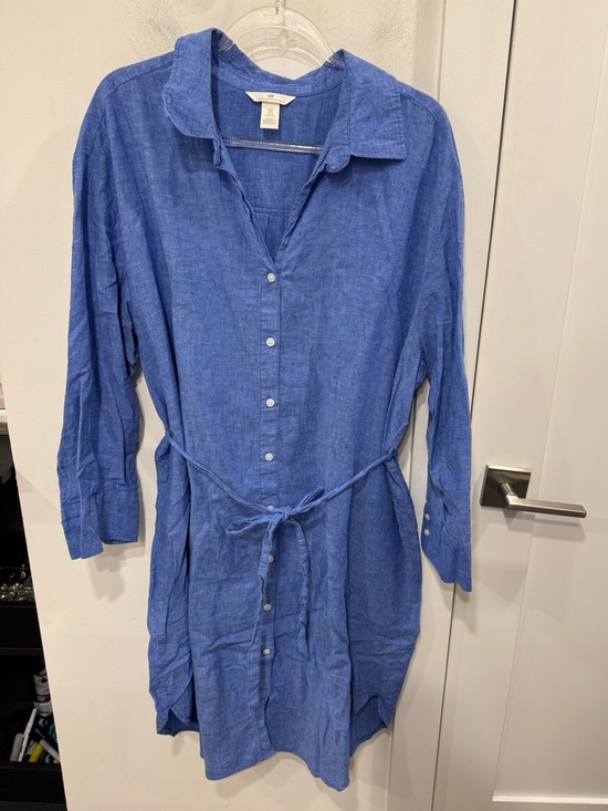 H&M Dresses & Skirts - H&M Chambray Button-Front Long Sleeve Shirt Dress in Blue